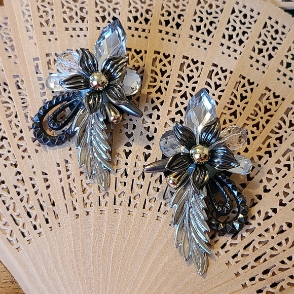Vintage Jewelry - Vintage clip on earrings